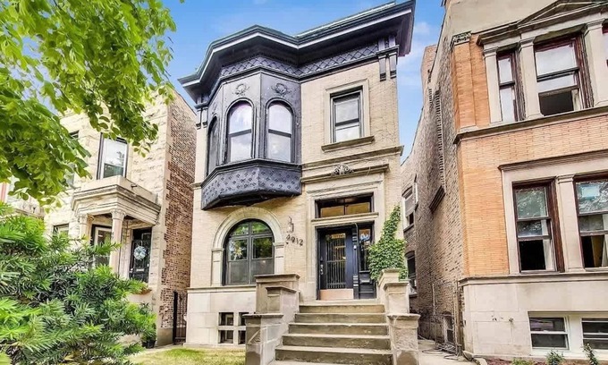 Grand Boulevard House | Modern Historic Greystone - Near Lake - Free Prkg