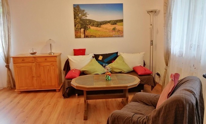 Neuhaus am Rennweg Apartment | Modern holiday home 50m from the famous Rennsteig with a star shower