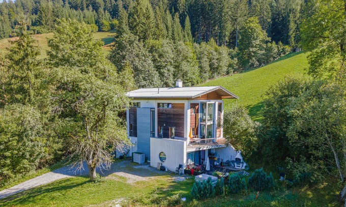 Brixen im Thale House | Modern holiday home near ski bus in Brixen im Thale