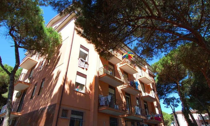 Rosapineta Apartment | Modern holiday home apartment in Rosolina with coastal view