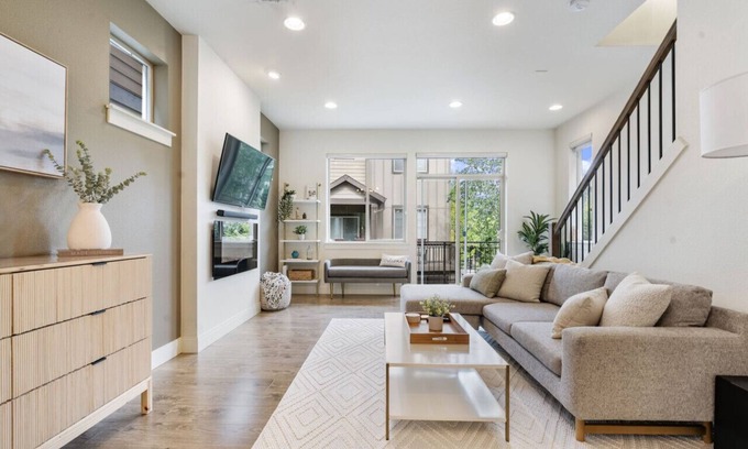 Cedar Hills House | Modern Home: 2BR, Office, 2.5 Bath Retreat
