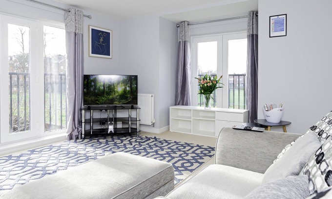 Earley House | Modern Home, 9 beds for Extended Stays, Free Parking