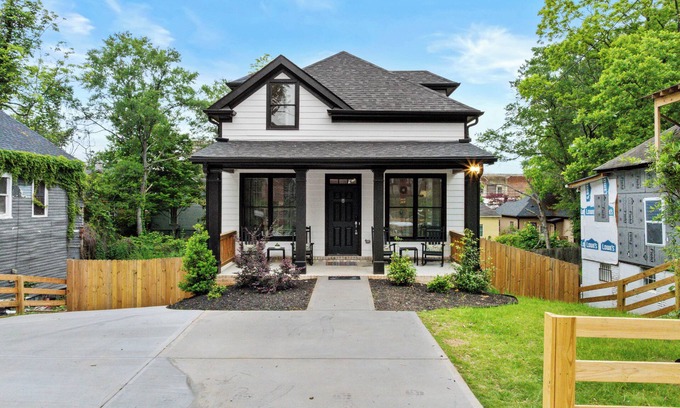 Adair Park House | Modern Home Downtown - Cozy Porch and Hot Tub