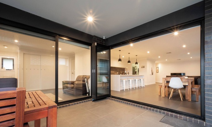 Newstead Apartment | Modern Home for Large Groups or Families