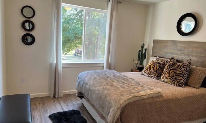 Sumner House | Modern home in downtown Sumner, WA