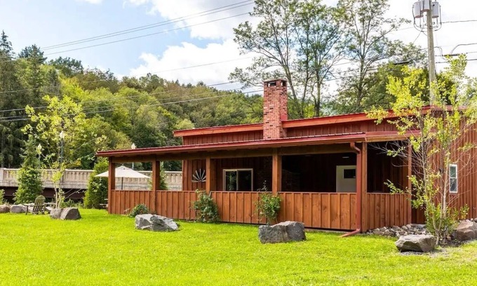Windham House | Modern Home in Downtown Windham + Hunter Mountain with Hot Tub