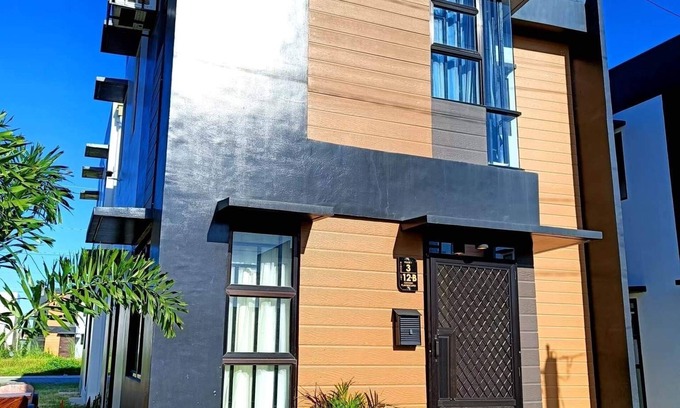 San Fernando House | Modern Home in Lakeshore Estate with High Speed Internet @300mbps