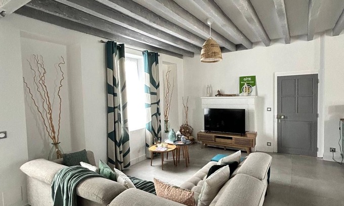 Saint-Eloy-de-Gy Cottage | Modern Home with Pool, Near Bourges – 4 Bedrooms, Terrace & Garden