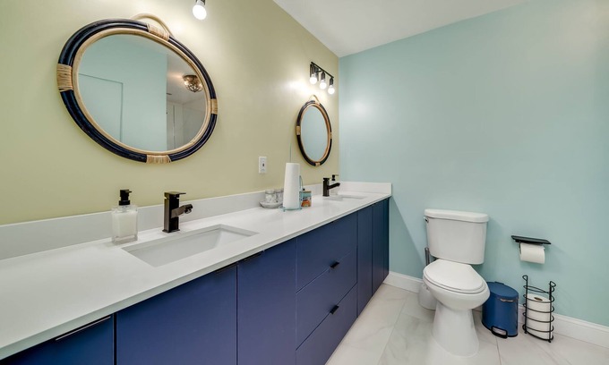 Sunrise House | MODERN HOME WITH HEATED POOL! CLOSE TO SAWGRASS MILLS MALL! FLEXIBLE CHECK IN n