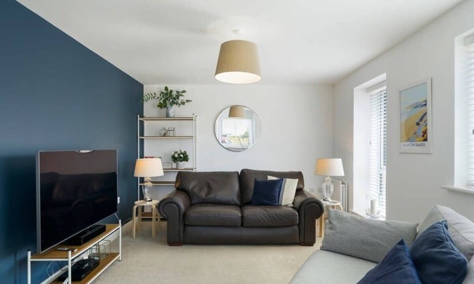 North Buckland House | Modern Home with Parking, nr Saunton Sands