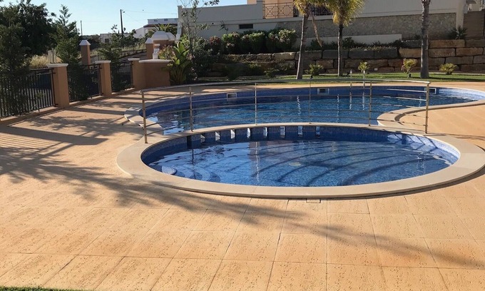 Albufeira House | Modern House in a Small Condominium