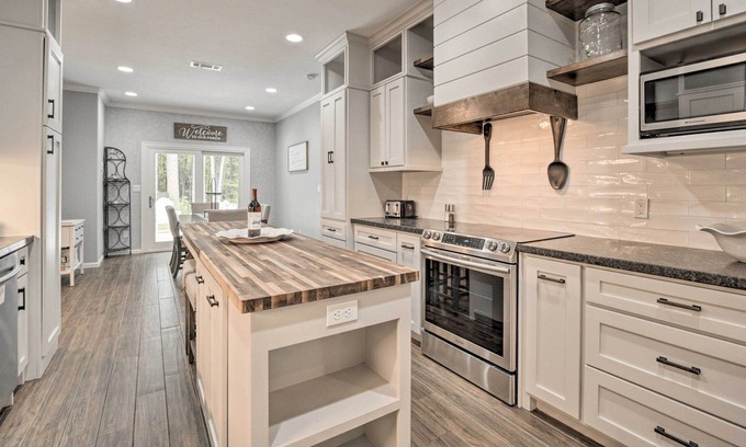 Huntsville House | Modern Hunstville Home ~ 3 Miles to Main Street!