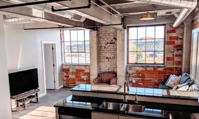 Downtown Apartment | Modern-Industrial 1 BR, Downtown Davenport (#2)