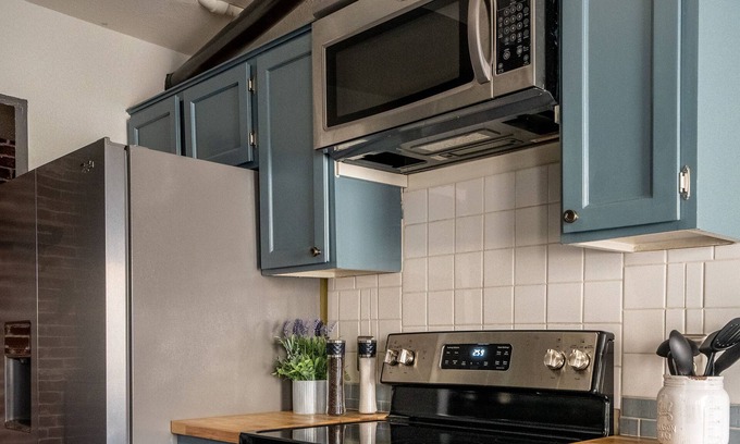 Northeast Carrollton House | Modern Industrial loft | King Bed | 2BR 2 BA