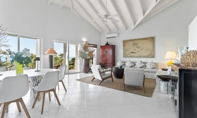 Spanish Wells House | Modern Island Waterfront Home