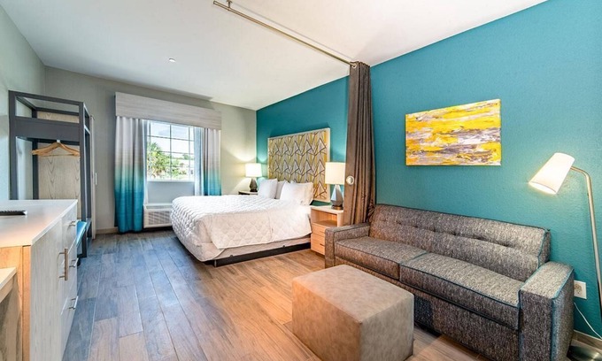 Everglades City Hotel | Modern King Hotel Suite