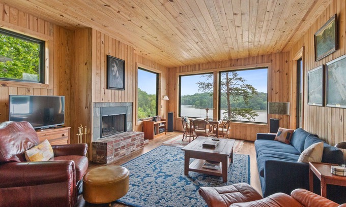 Samantha Cabin | Modern Lakefront Family Cabin with Breathtaking Views on Lake Tuscaloosa