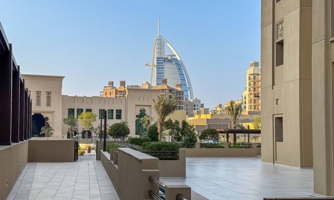 Umm Suqeim 3 Apartment | Modern Living -Near Burj AL Arab Close to Beach