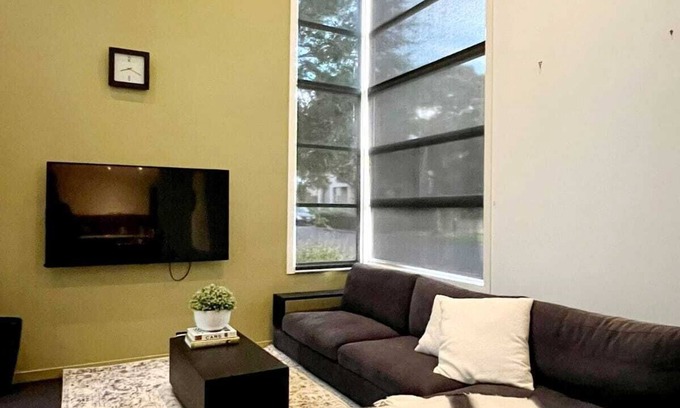 Maidstone House | Modern Living | Near Flemington Racecourse, Highpoint Shopping Centre & CBD