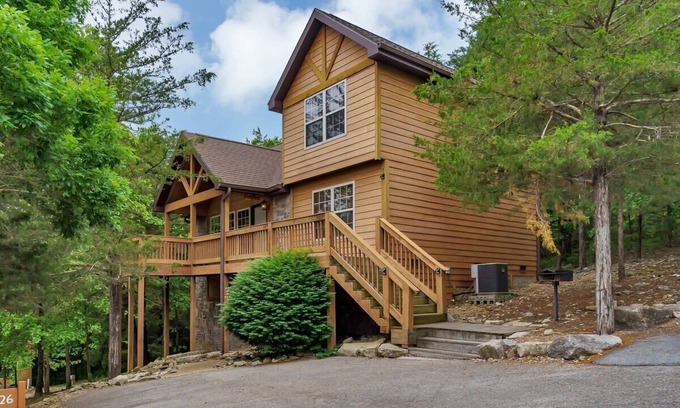 Branson West Cabin | Modern Lodge, 3 Miles from Silver Dollar City!