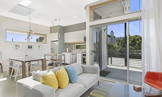 Venice Apartment | Modern Loft in the Heart of Venice Beach