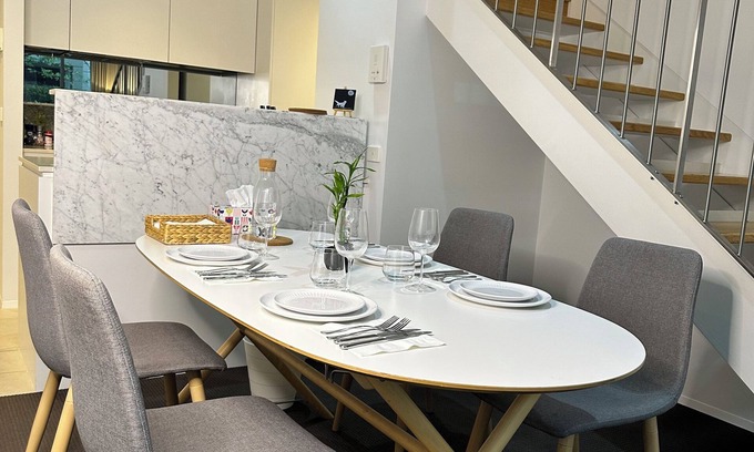 Capital Hill Apartment | Modern Loft Retreat in Barton near Parliament House