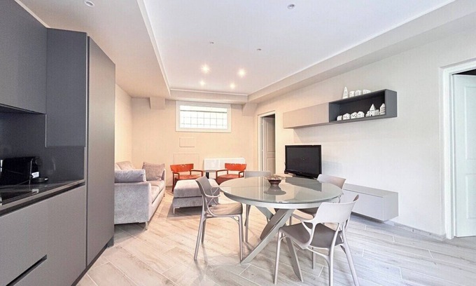 Pisa City Centre Apartment | Modern loft, steps away from the Tower of Pisa