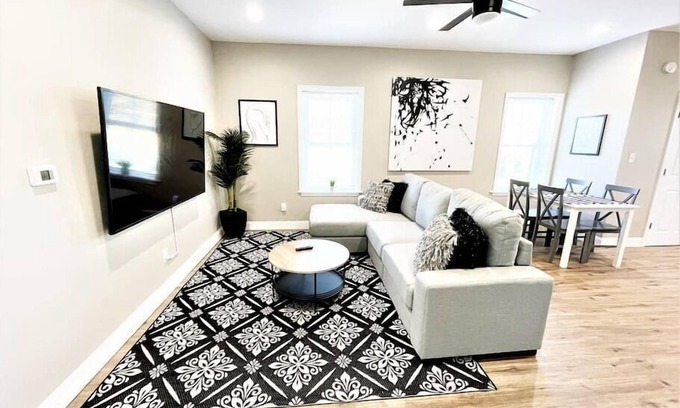 Wilmington Apartment | Modern Loft with Skyline Views - King & Queen Beds, Close to Downtown!