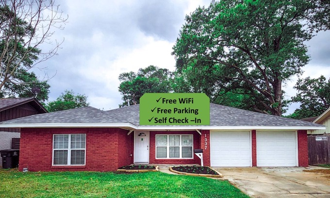 Spring Branch West House | Modern Lux 3 Bedroom House near City Center