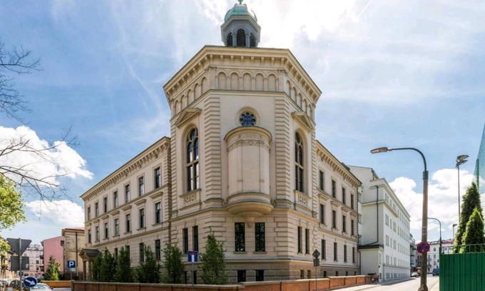 Stradom Apartment | Modern lux flat(studio) by Wawel Castle (access to spa and gym )