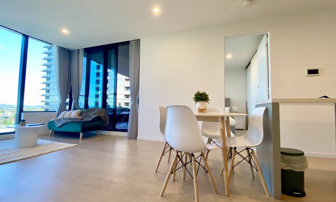 Glen Waverley Apartment | Modern Luxury 2 Bed, 2 Bath Apartment With Free Parking in Central Location