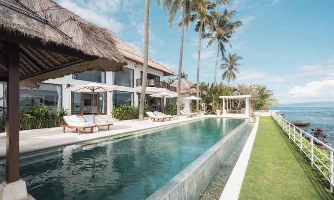 Manggis Villa | Modern Luxury 5 Bdr Ocean front Villa w/Infinity Pool in Candidasa