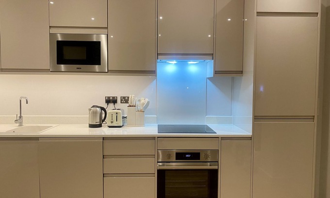Sutton Central Apartment | Modern & Luxury Flat