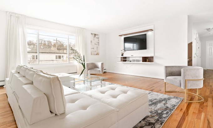 Southeast Yonkers House | Modern Luxury Home w GameRoom & Parking
