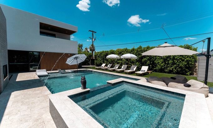 Rancho Ventura House | Modern Luxury Home with Pool/Jacuzzi Near Oldtown Scottsdale