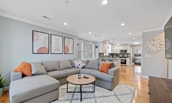 Mattapan Apartment | Modern/Luxury | Steps from Zoo & Golf Course