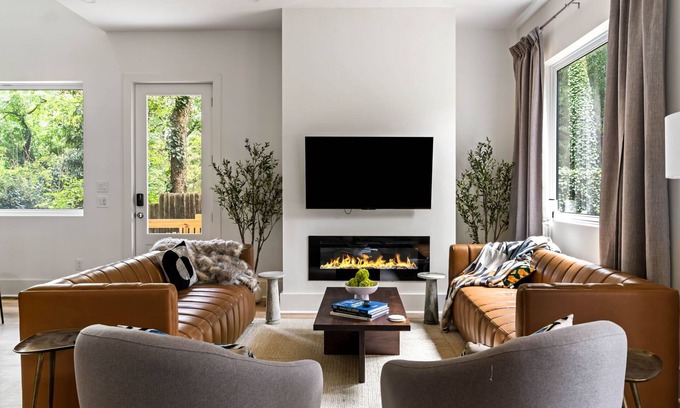 Edgewood House | Modern Luxury Treehouse - 6 Bedrooms & 6 Baths