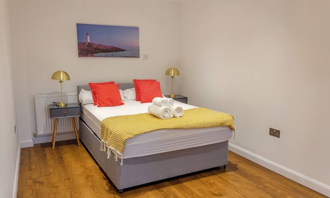 Merchiston Apartment | Modern Main Door Flat Edinburgh City Center