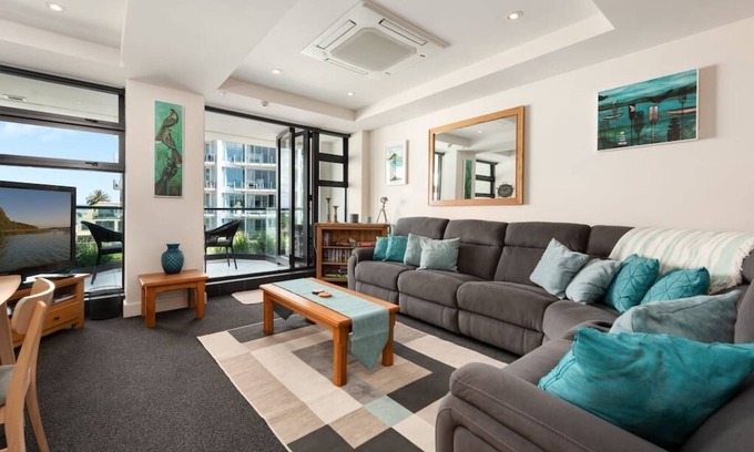 Mount Maunganui Apartment | Modern Mount apartment in top location