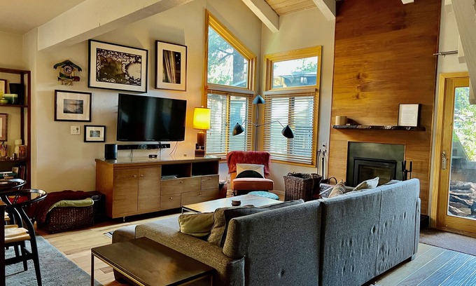 Mammoth Lakes Condo | Modern Mountain Get-Away-Wildflower 1 BR + Loft/2 BA Condo