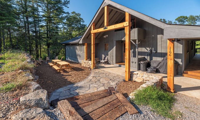 Alexander House | Modern Nature Retreat w/Creek Access + Hot Tub