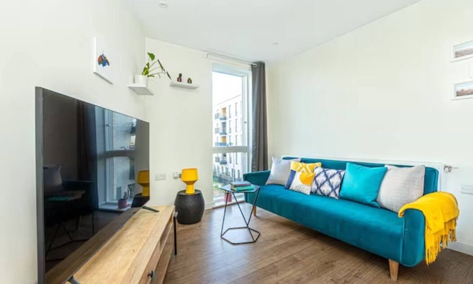 Coldharbour Apartment | Modern New 2BR flat w/Balcony in peaceful Brixton