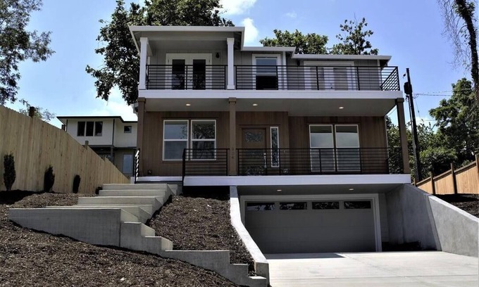 Marylhurst House | Modern, new and close to lake