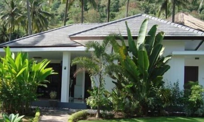 Senggigi House | Modern new bungalow in cozy holiday park + swimming pool