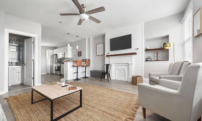 South Side Slopes House | Modern Newly Renovated Duplex 6BR/3BR Sleeps 16