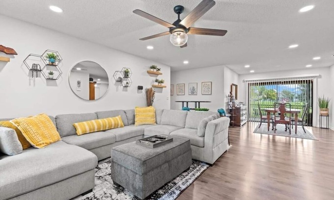 Royal Palm Beach House | Modern Oasis: Tranquil Living in Royal Palm Beach
