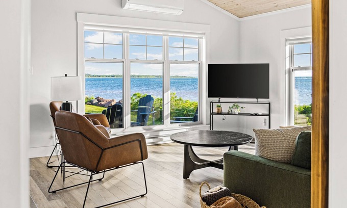 Grand-Digue Cottage | Modern Oceanfront Cottage near Shediac – Fully Equipped & Family Perfect