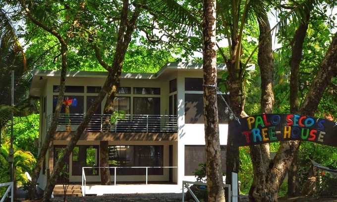 Parrita Villa | Modern Palo Seco beachfront “treehouse” property