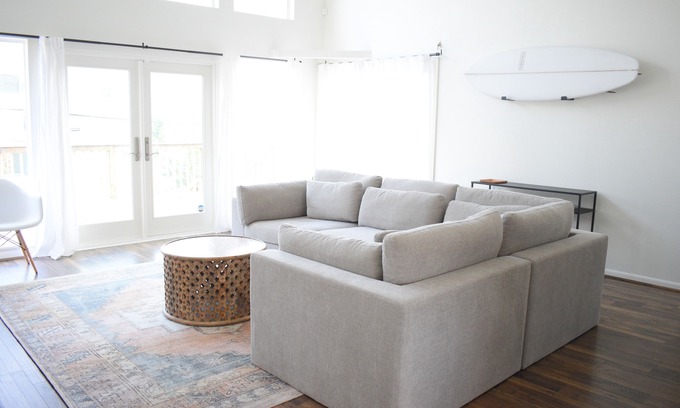 Pirates Beach House | Modern Pirates' Beach Bungalow - 5 Minute Walk to Beach