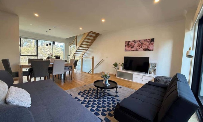 Port Melbourne House | Modern Port Melbourne 3b3b Townhouse and Parking